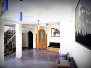 Hotel Welcome Residency Сринагар Экстерьер фото